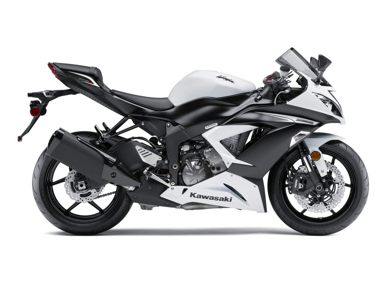 White＆Blackツートンカラーサイクル New 2025 Kawasaki Ninja® ZX™-6R, De Pere WI | Specs, Price, Photos