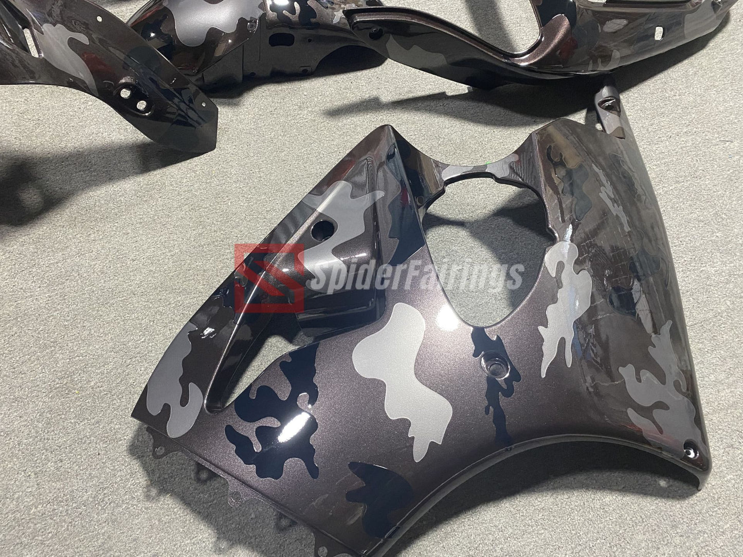 Black_and_Grey_Camo-Kawasaki_ZX6R_2000-2002_ZZR600_2008