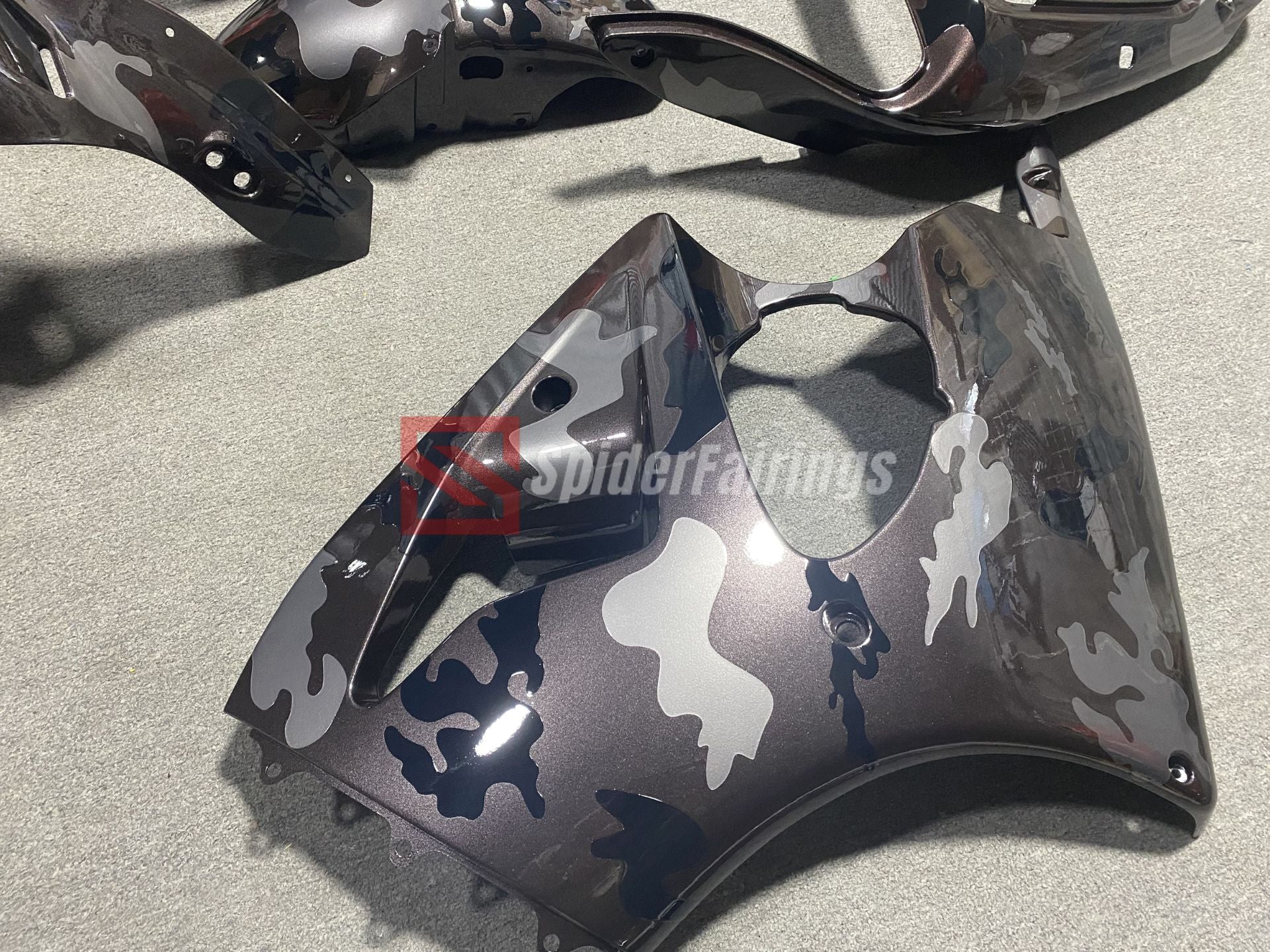 Black_and_Grey_Camo-Kawasaki_ZX6R_2000-2002_ZZR600_2008