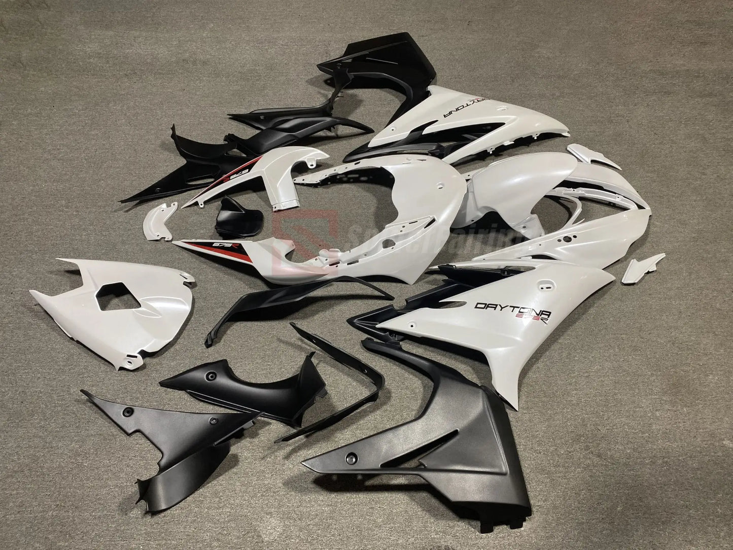 Pearl White-Triumph Daytona 675R 2013