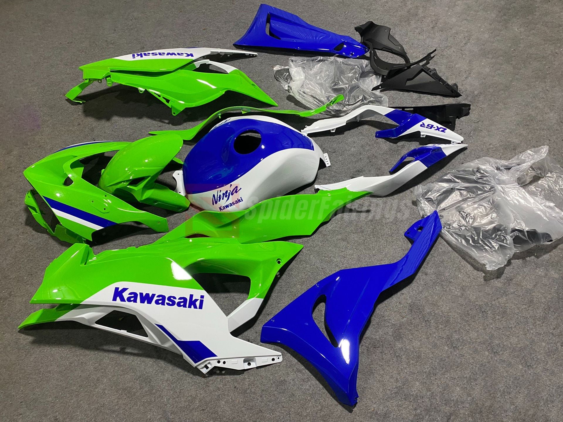 Gloss Green and Blue-Kawasaki ZX-6R 2024 – SpiderFairings