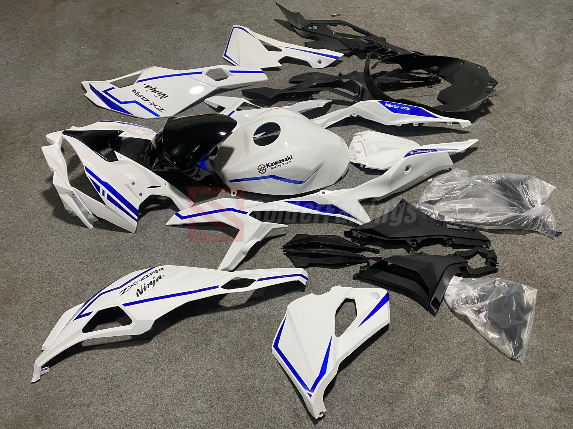 White-Kawasaki ZX4RR 2020-2024 – SpiderFairings White-Kawasaki ZX4RR 2020-2024 – SpiderFairings