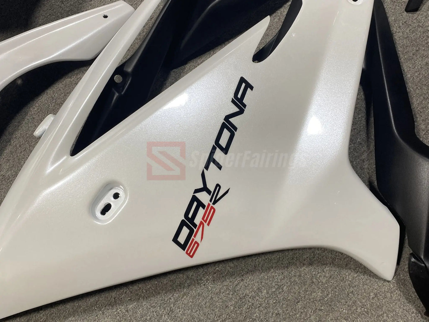 Pearl White-Triumph Daytona 675R 2013-2016