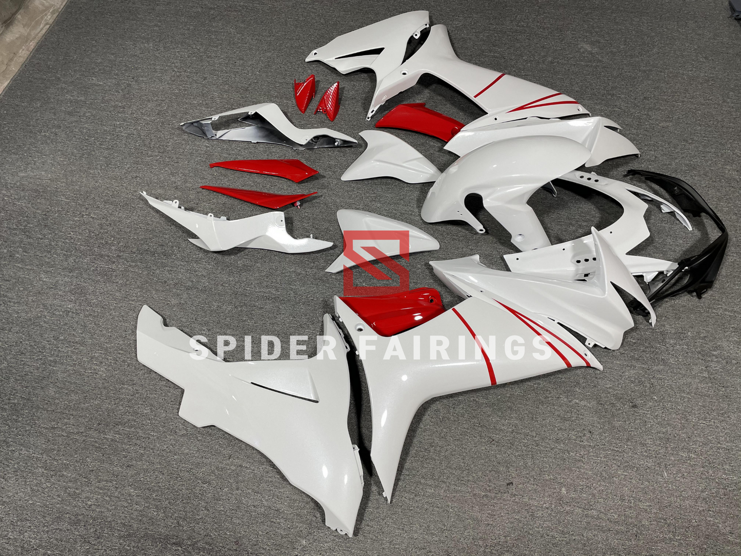 Gloss White and Red Suzuki GSXR600-750 2011-2019