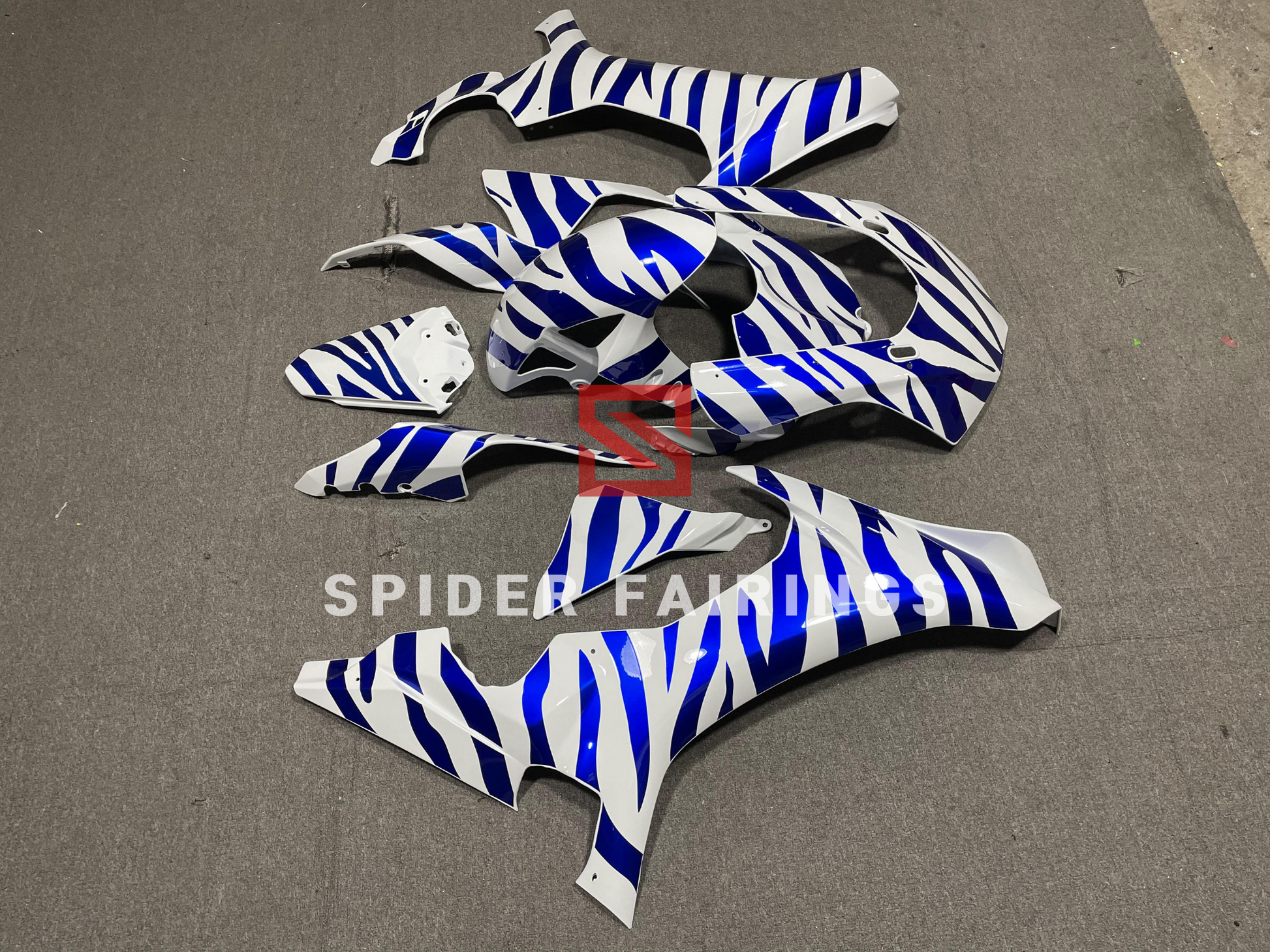 White and Blue Zebra-Yamaha YZF R1 2015-2019