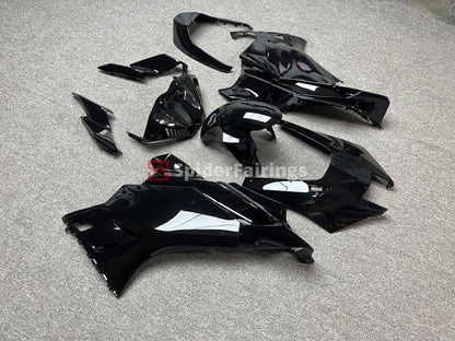 Gloss The Pure Black-Yamaha R9 2025-2026