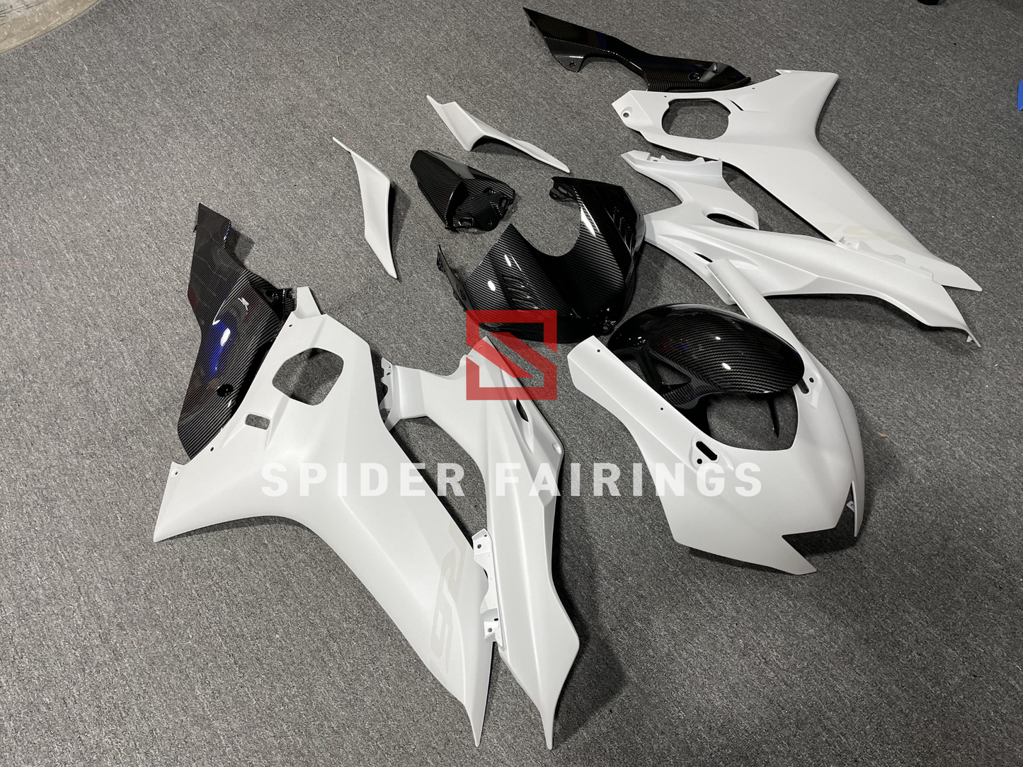 Carbon Fiber Black and White-Yamaha YZF R6 2017-2020