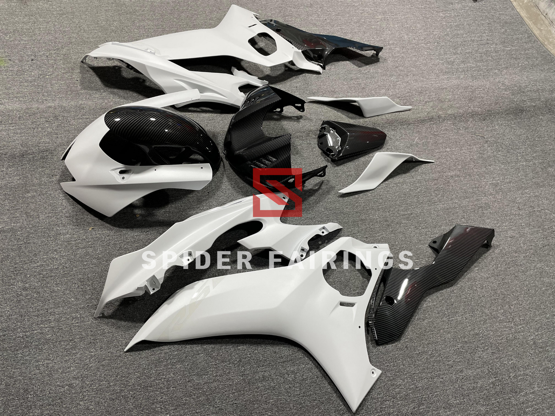 Carbon Fiber Black and White-Yamaha YZF R6 2017-2020