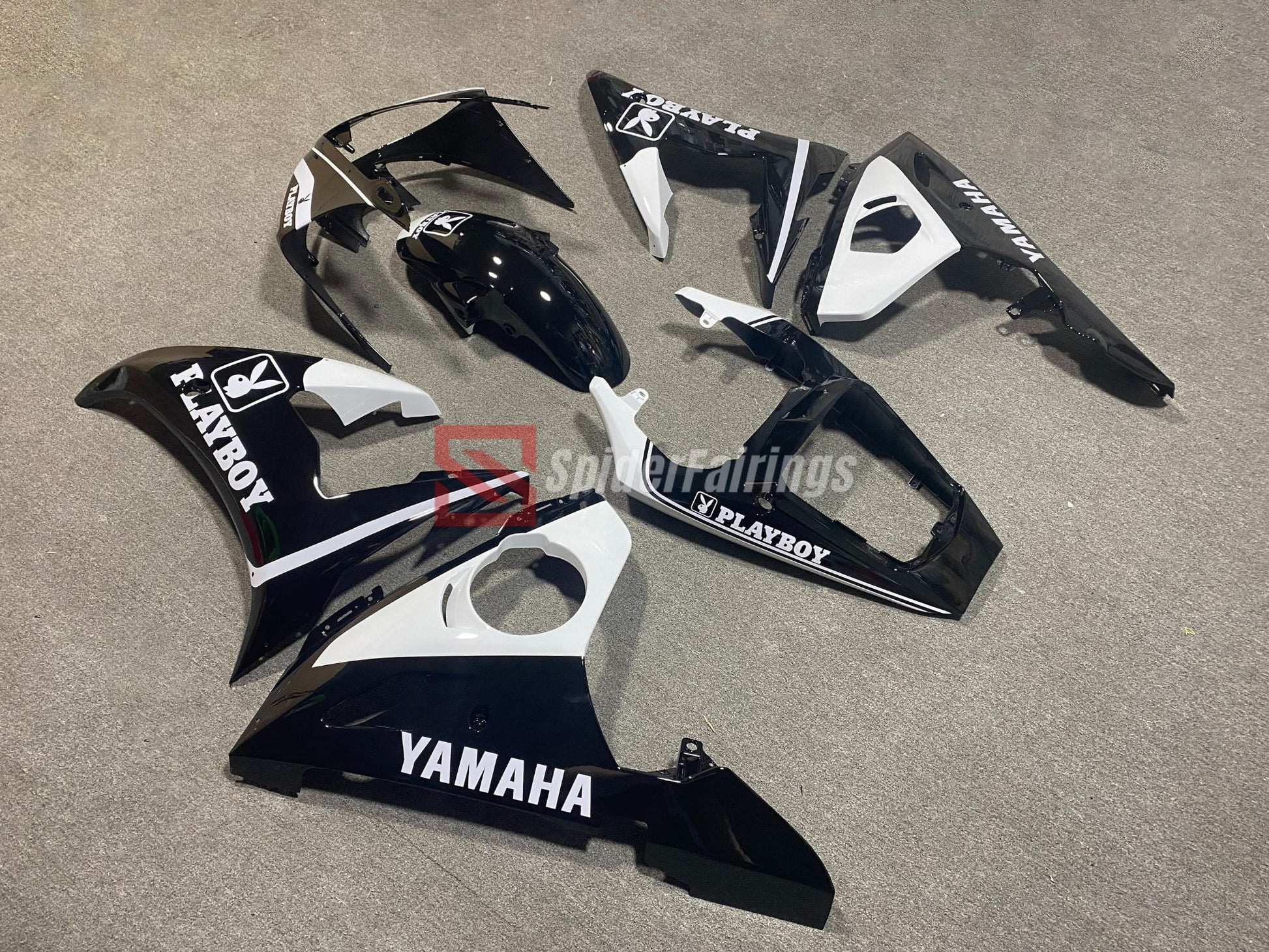 Black_White_Playboy-Yamaha_R6_2003-2004