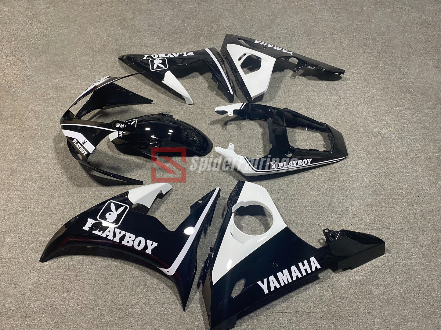 Black_and_White_Playboy-Yamaha_R6_2003-2004