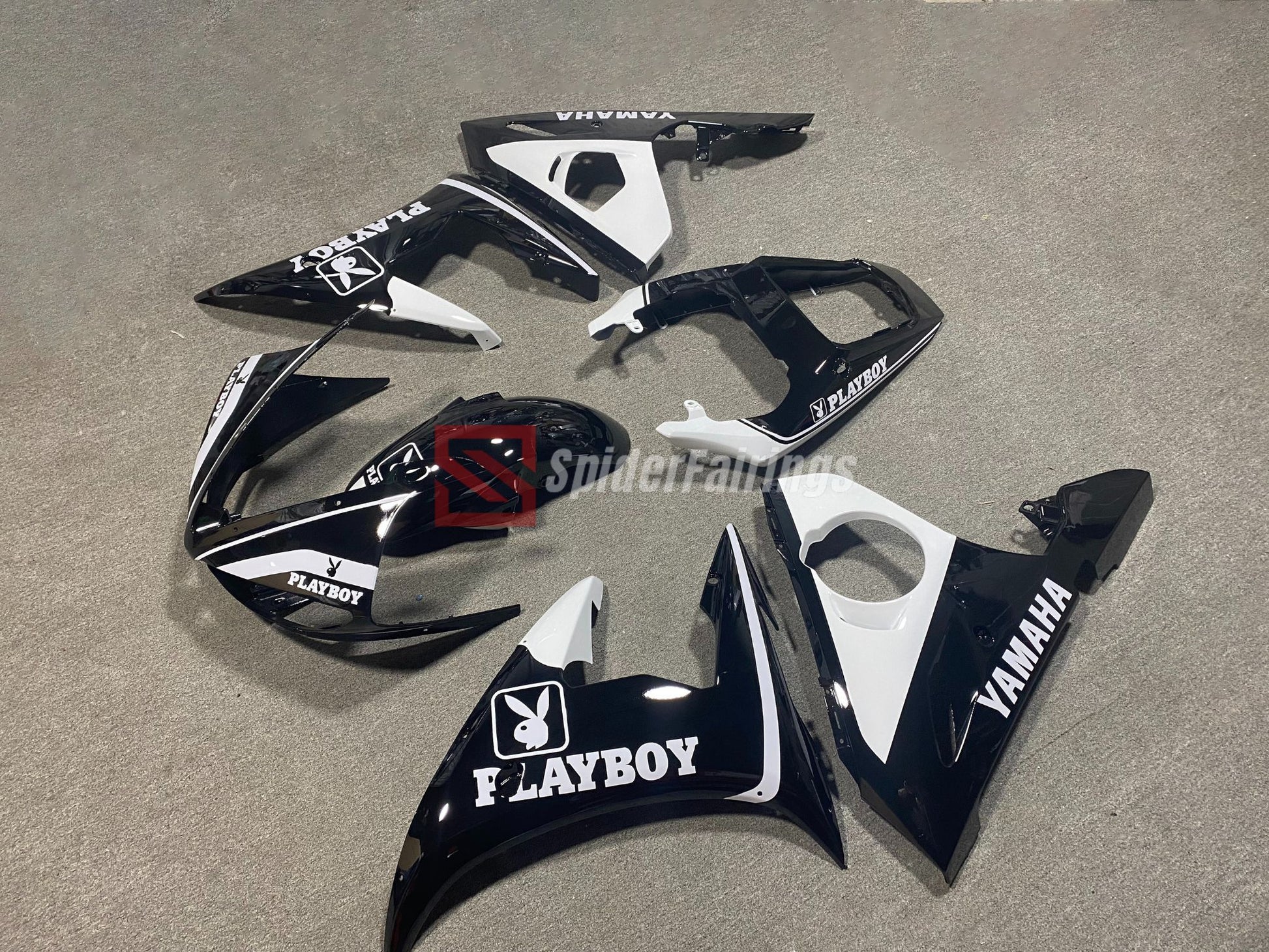 Gloss_Black_White_Playboy-Yamaha_R6_2003-2004