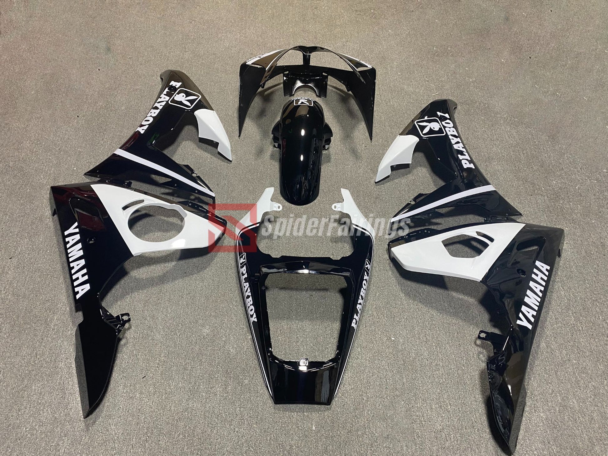 Gloss_Black_and_White_Playboy-Yamaha_R6_2003