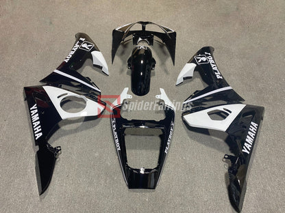 Gloss_Black_and_White_Playboy-Yamaha_R6_2003