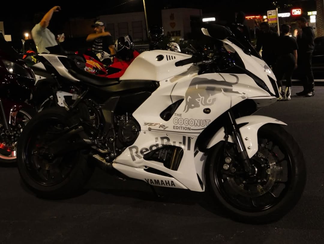 Gloss White The Coconut edition Redbull-Yamaha R7 2021-2024