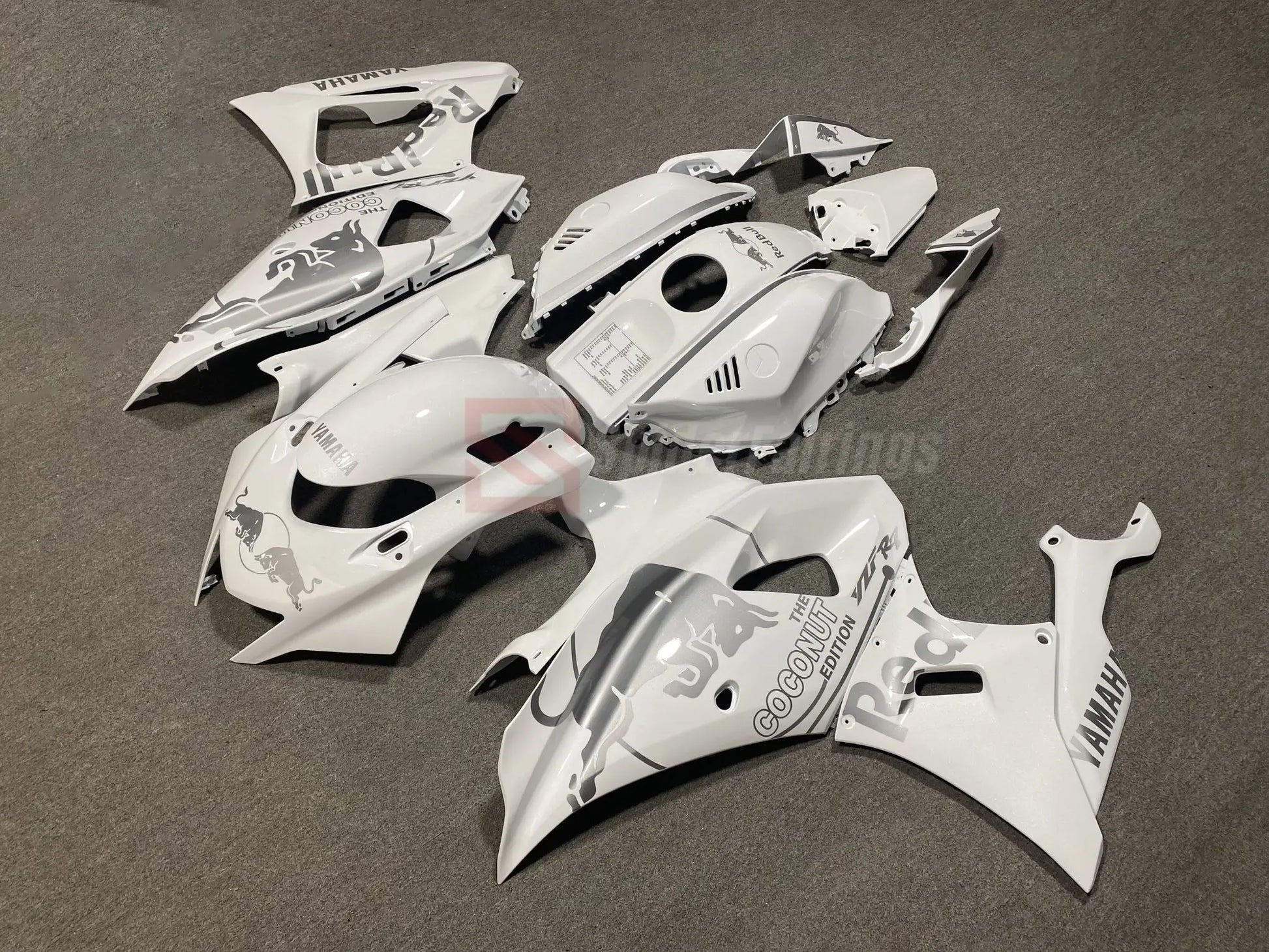Gloss_White_The_Coconut_edition_Redbull-Yamaha_R7_2021-2024