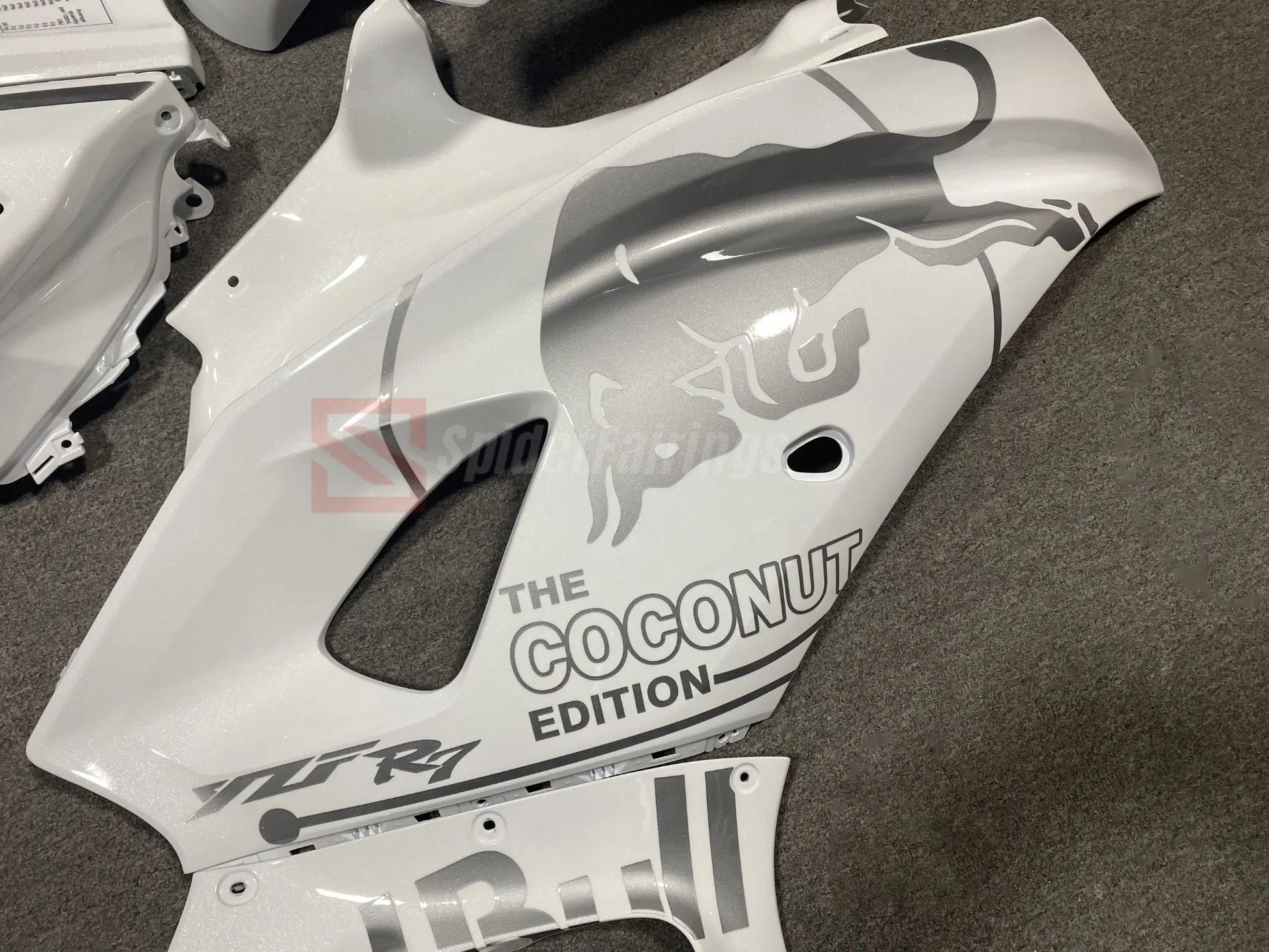 Gloss_White_The_Coconut_edition_Redbull-Yamaha_R7_2021-2024