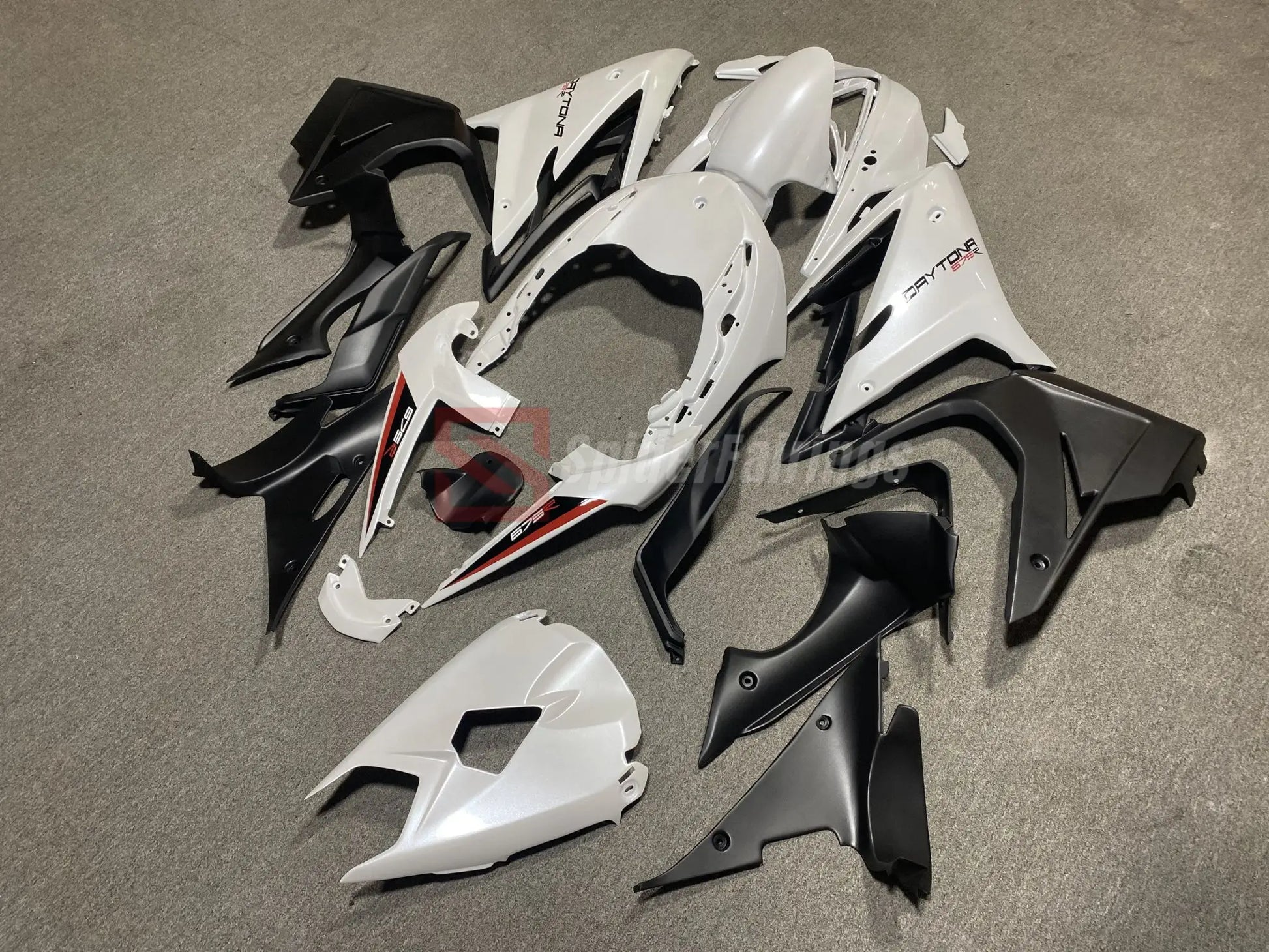 Pearl White-Triumph Daytona 675R 2014